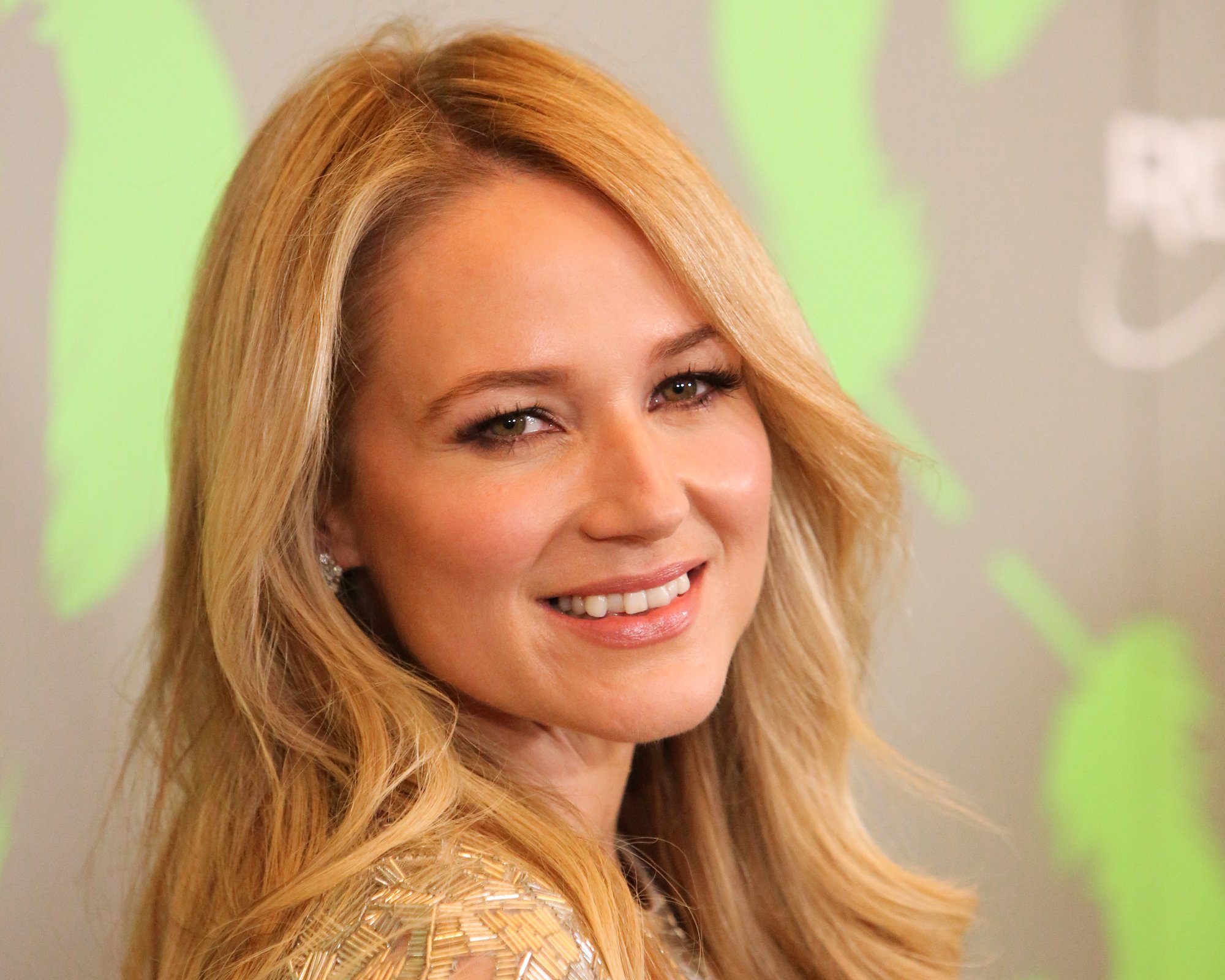 Jewel Explained Why She Won't 'Fix' Her Signature Snaggle-Tooth Smile